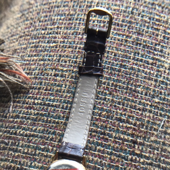 Tissot A220 Ladies Leather-band, water resistant 30m, mineral crystal watch. - Picture 10 of 16